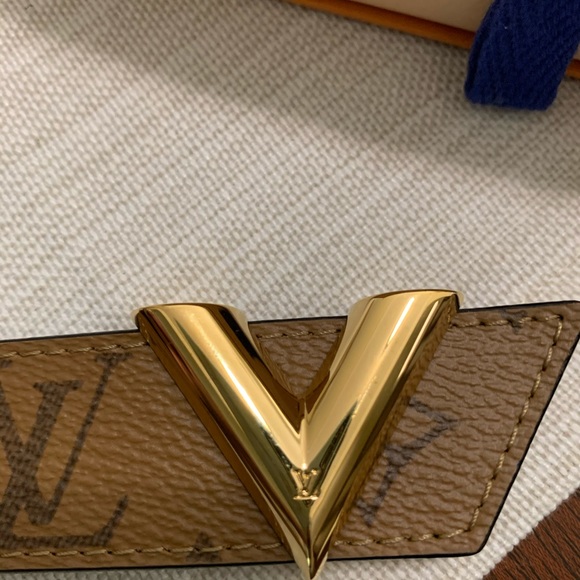 Limited Edition LV Essential V 30mm Beltin Reverse - Picture 4 of 11